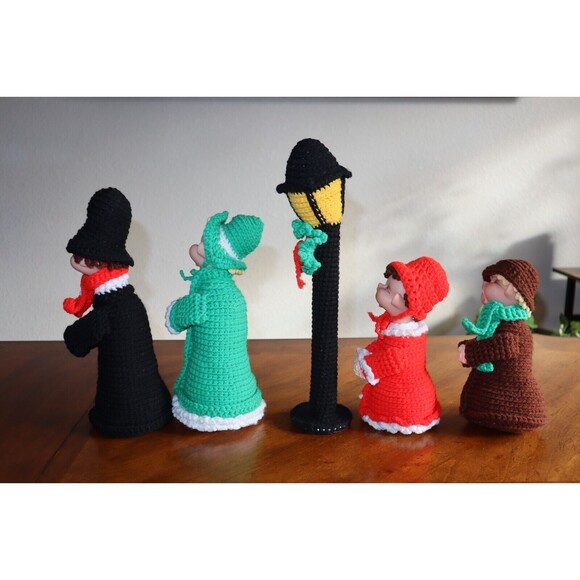 Vintage Handmade Crochet Christmas Carolers Lamp Post Figurine Set Family - Picture 7 of 11